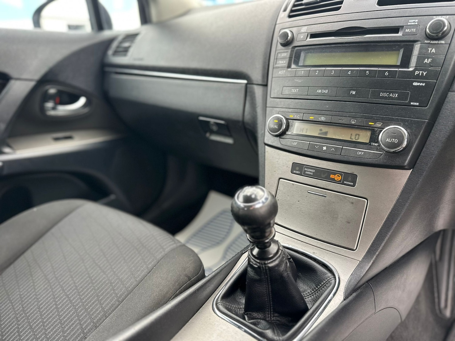 Used Toyota Avensis 2009 for sale - 76588289: Photo 11