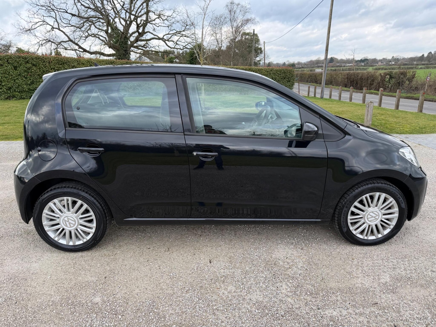 Used Volkswagen up! for sale - 77588032: Photo 2