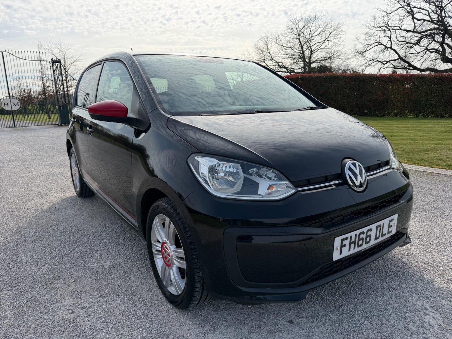 Used Volkswagen up! 2016 for sale - 77970570: Photo 1