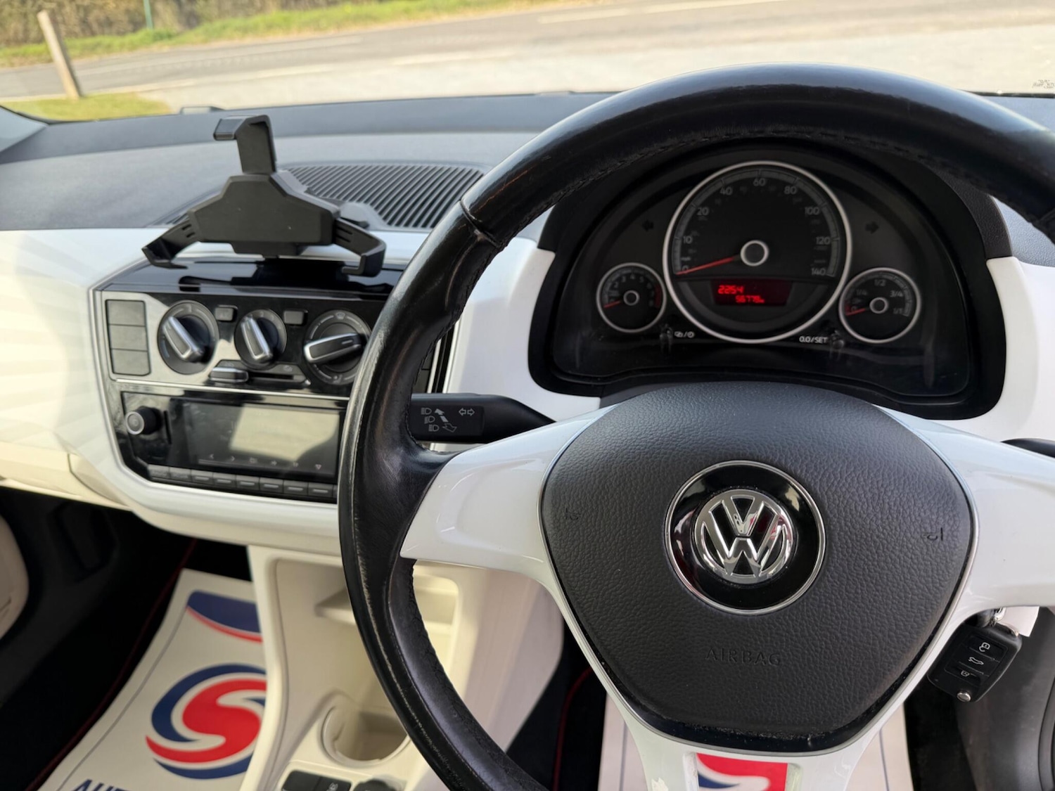 Used Volkswagen up! 2016 for sale - 77970570: Photo 11