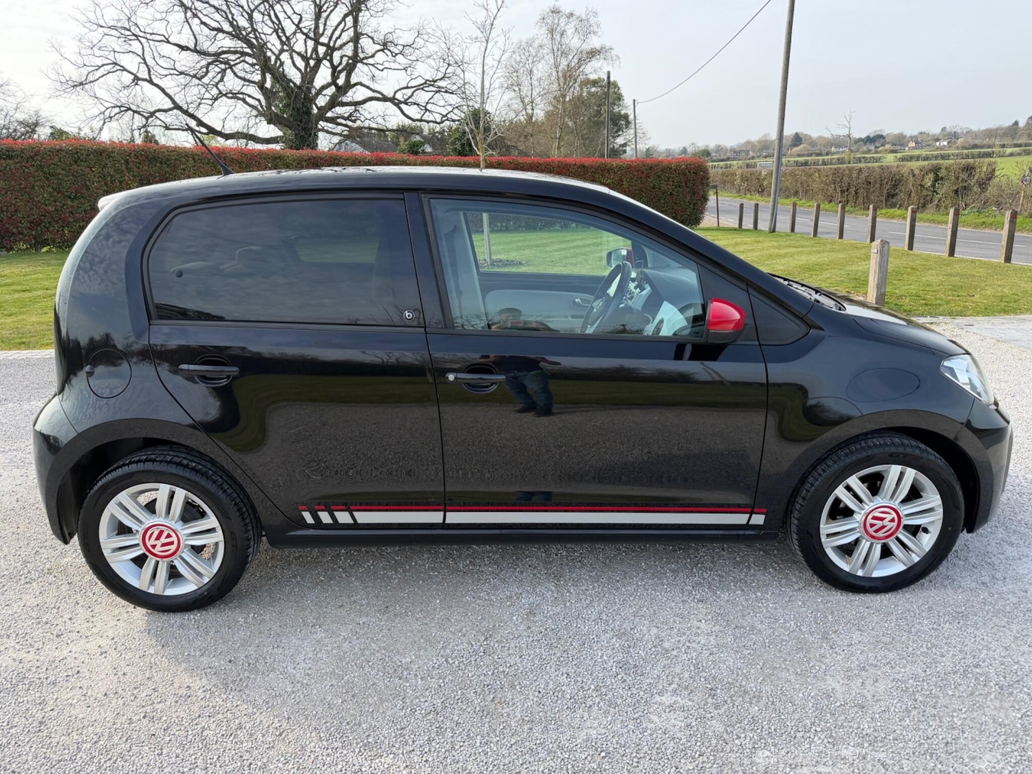 Used Volkswagen up! 2016 for sale - 77970570: Photo 2