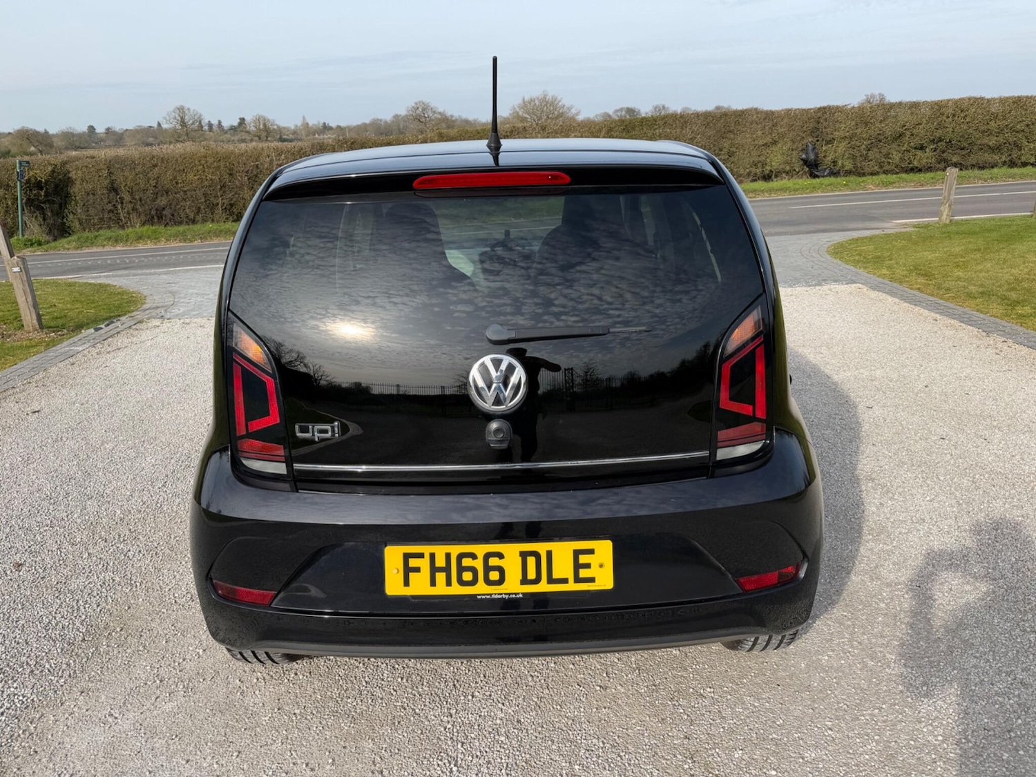 Used Volkswagen up! 2016 for sale - 77970570: Photo 4