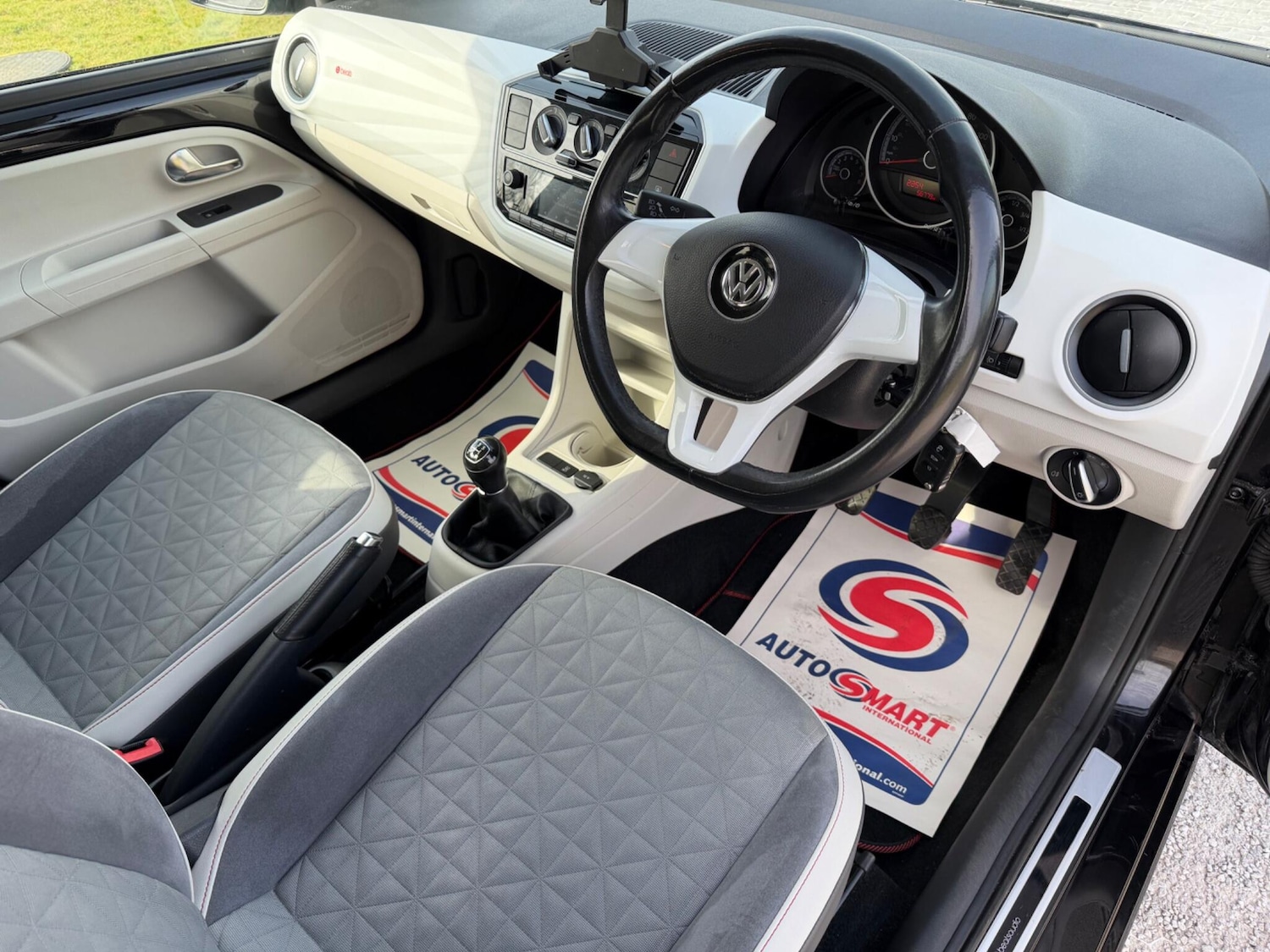 Used Volkswagen up! 2016 for sale - 77970570: Photo 8