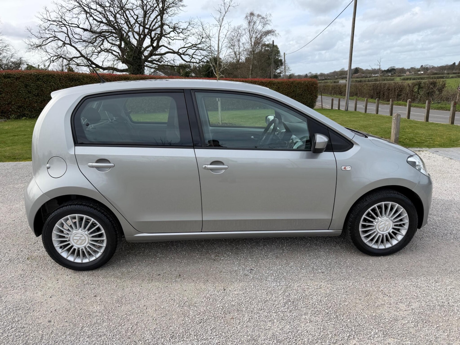 Used Volkswagen up! 2016 for sale - 77883101: Photo 2
