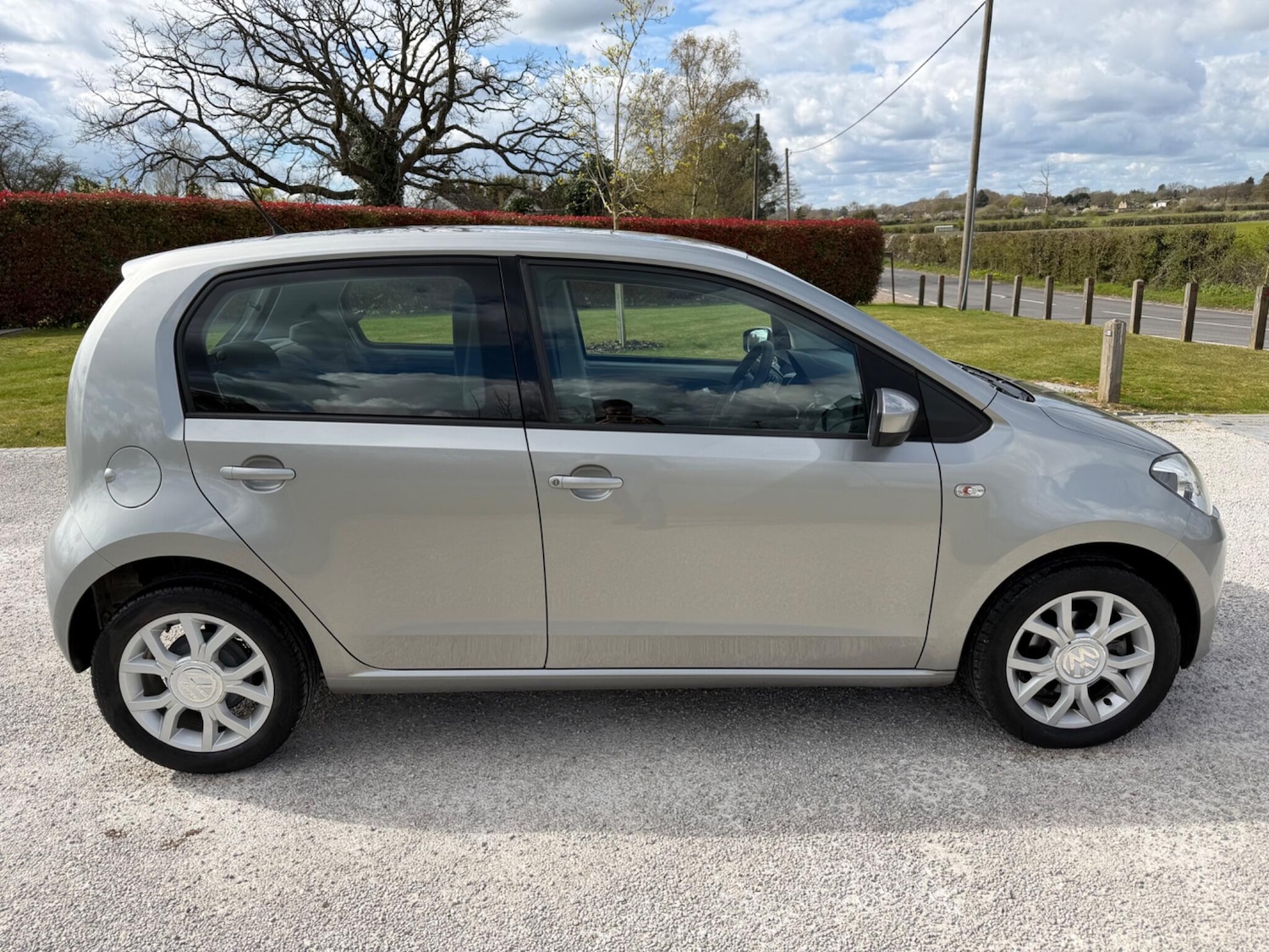 Used Volkswagen up! 2014 for sale - 78086973: Photo 2