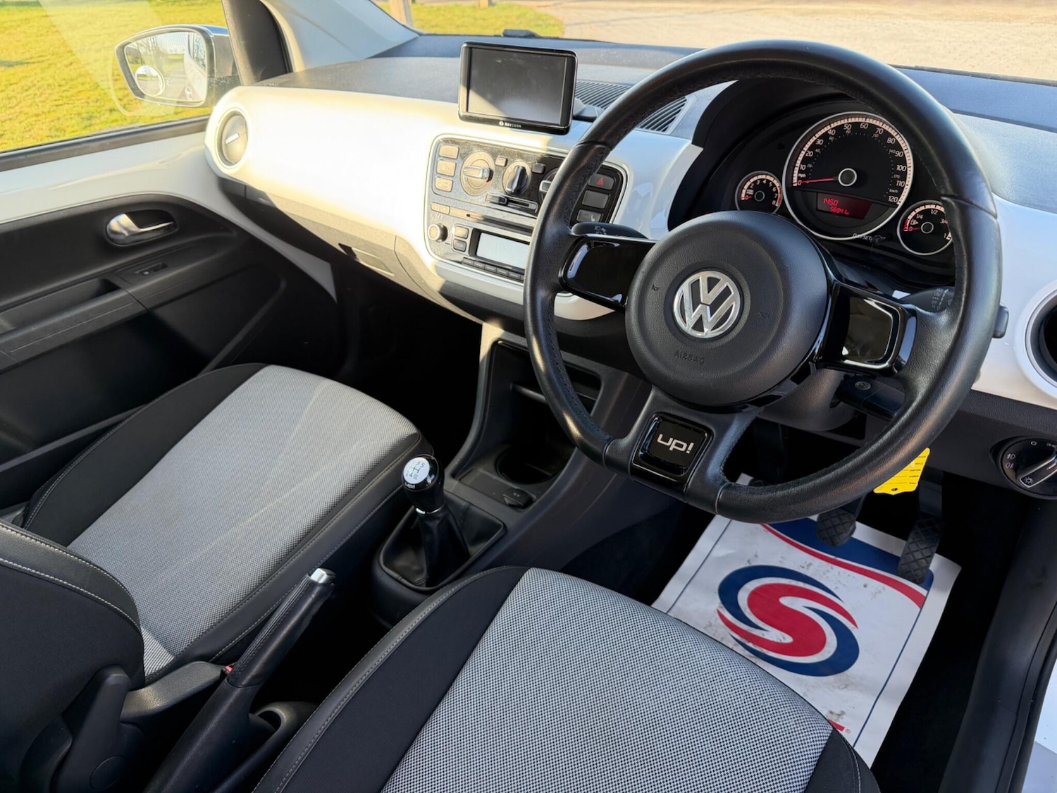 Used Volkswagen up! 2013 for sale - 77658611: Photo 8