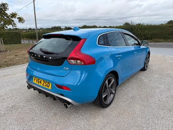 Used Volvo V40 2015 for sale - 79847008: Photo