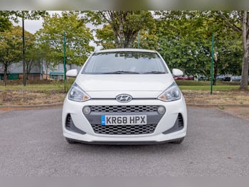 Used Hyundai i10 2018 for sale - 79710760: Photo