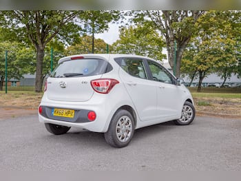 Used Hyundai i10 2018 for sale - 79710760: Photo