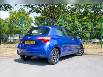 Used Toyota Yaris 2019 for sale - 79360172: Photo
