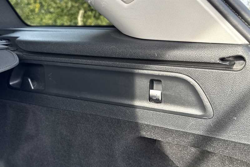 Used Mercedes-Benz GLC 2018 for sale - 76501634: Photo 40