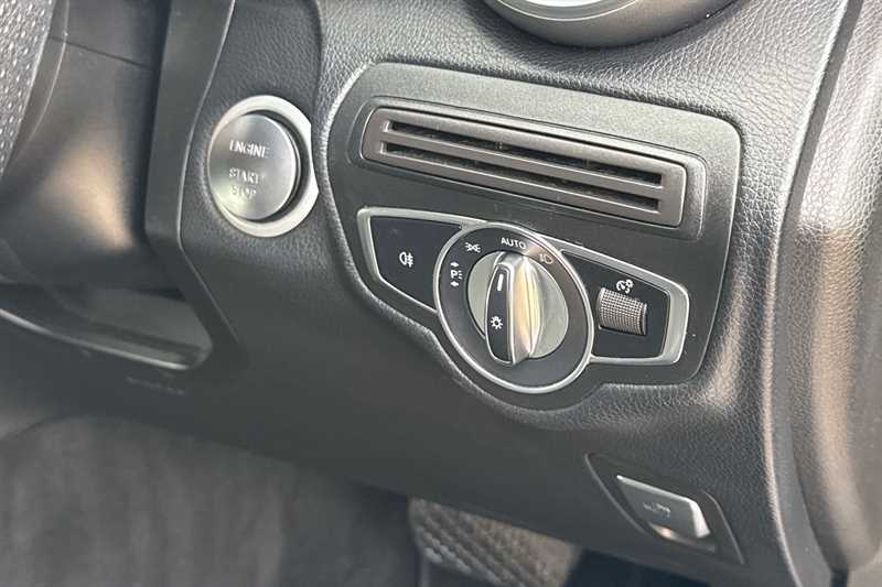 Used Mercedes-Benz GLC 2018 for sale - 76501634: Photo 46