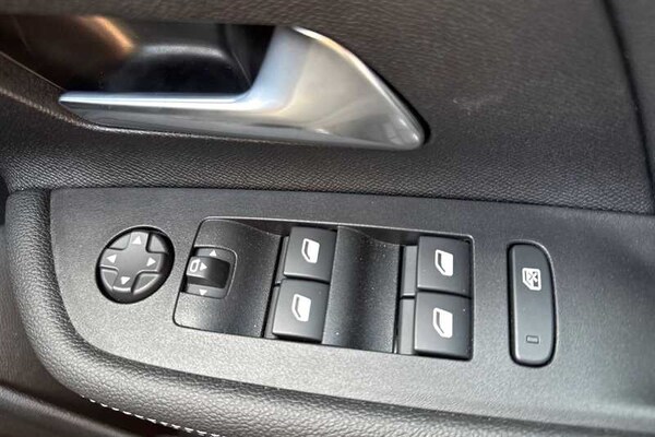 Used Vauxhall Mokka Electric 2024 for sale - 75554898: Photo 16