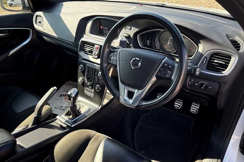 Used Volvo V40 2017 for sale - 76087086: Photo 10