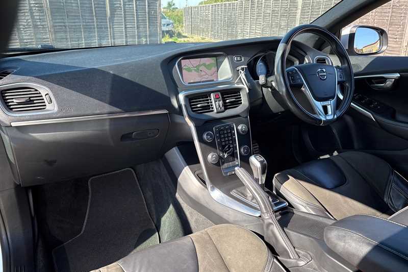 Used Volvo V40 2017 for sale - 76087086: Photo 13
