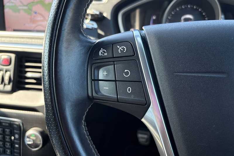 Used Volvo V40 2017 for sale - 76087086: Photo 21