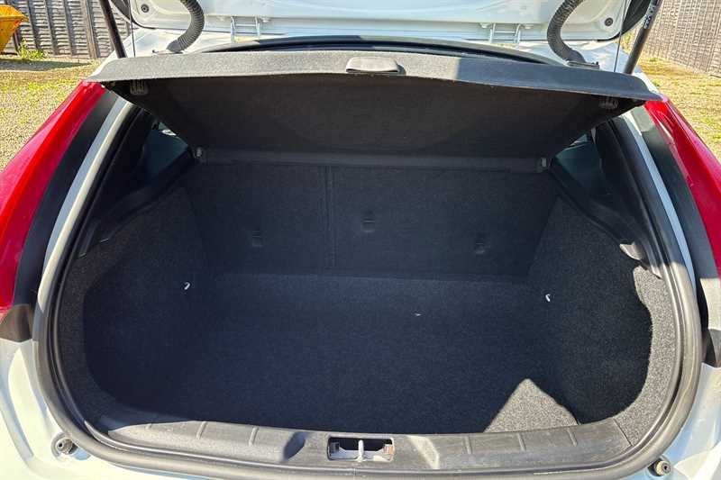 Used Volvo V40 2017 for sale - 76087086: Photo 24