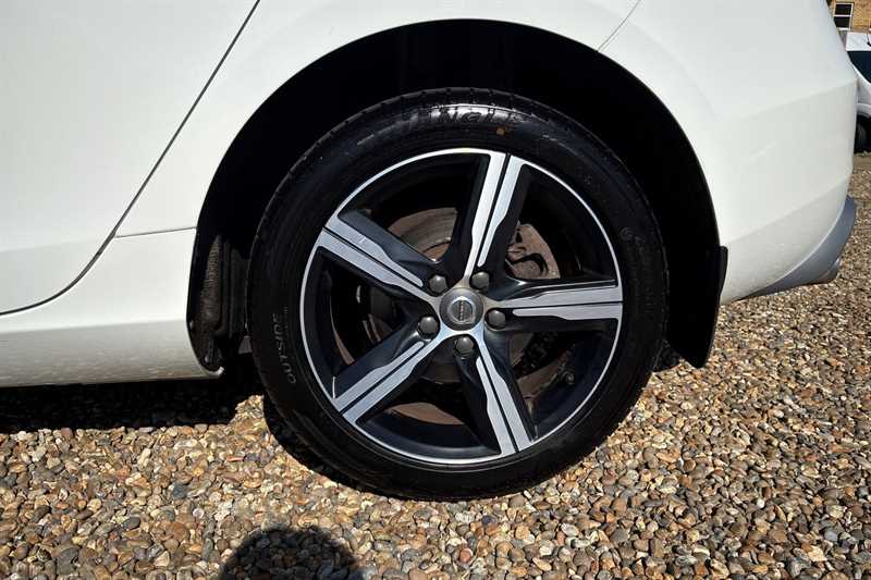 Used Volvo V40 2017 for sale - 76087086: Photo 9