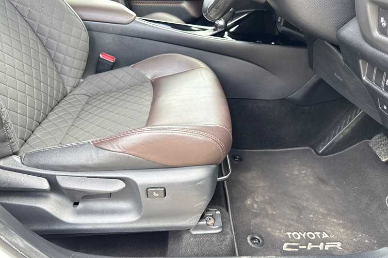 Used Toyota C-HR 2018 for sale - 76087090: Photo 42