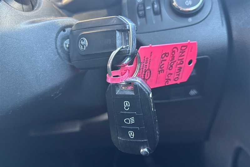 Used Vauxhall Combo Life 2019 for sale - 77145983: Photo 31