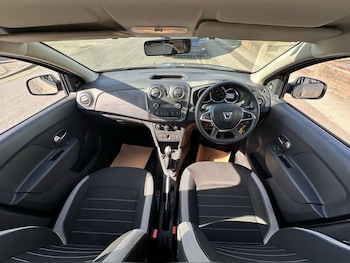 Used Dacia Sandero Stepway 2019 for sale - 76185235: Photo 2