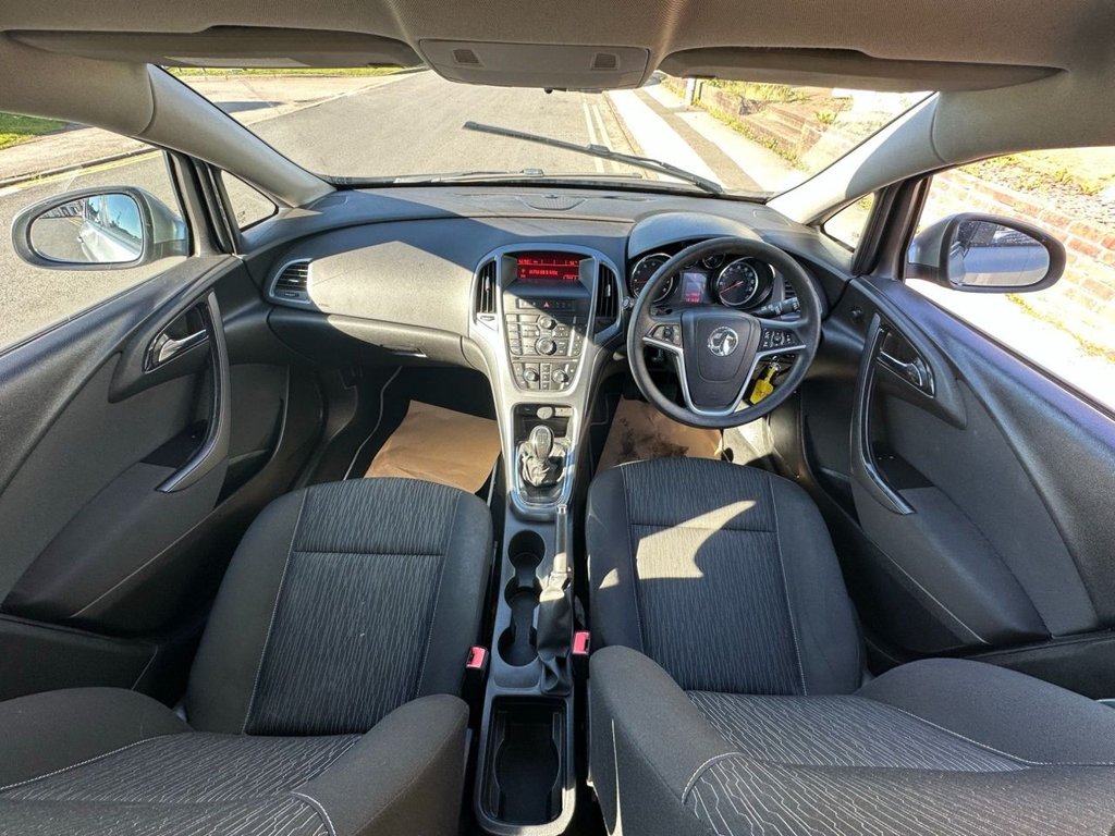 Used Vauxhall Astra 2015 for sale - 77463453: Photo 2