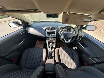 Used Chrysler Delta 2012 for sale - 74606693: Photo