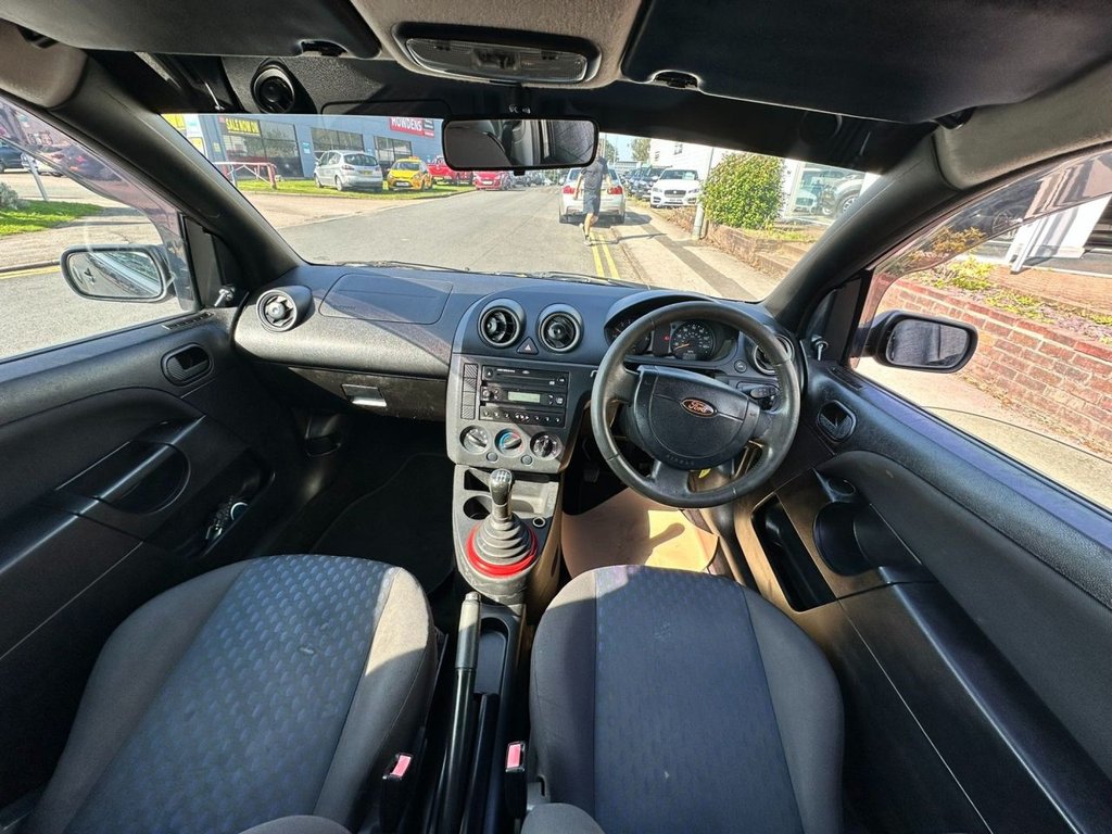 Used Ford Fiesta 2004 for sale - 77697671: Photo 2