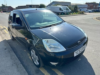 Used Ford Fiesta 2004 for sale - 77697671: Photo