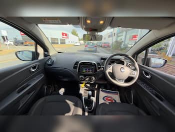 Used Renault Captur 2018 for sale - 79643409: Photo