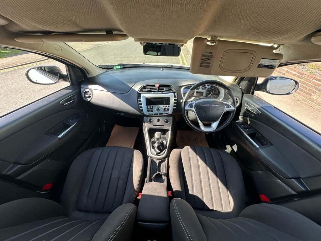 Used Chrysler Delta 2012 for sale - 77642155: Photo 2