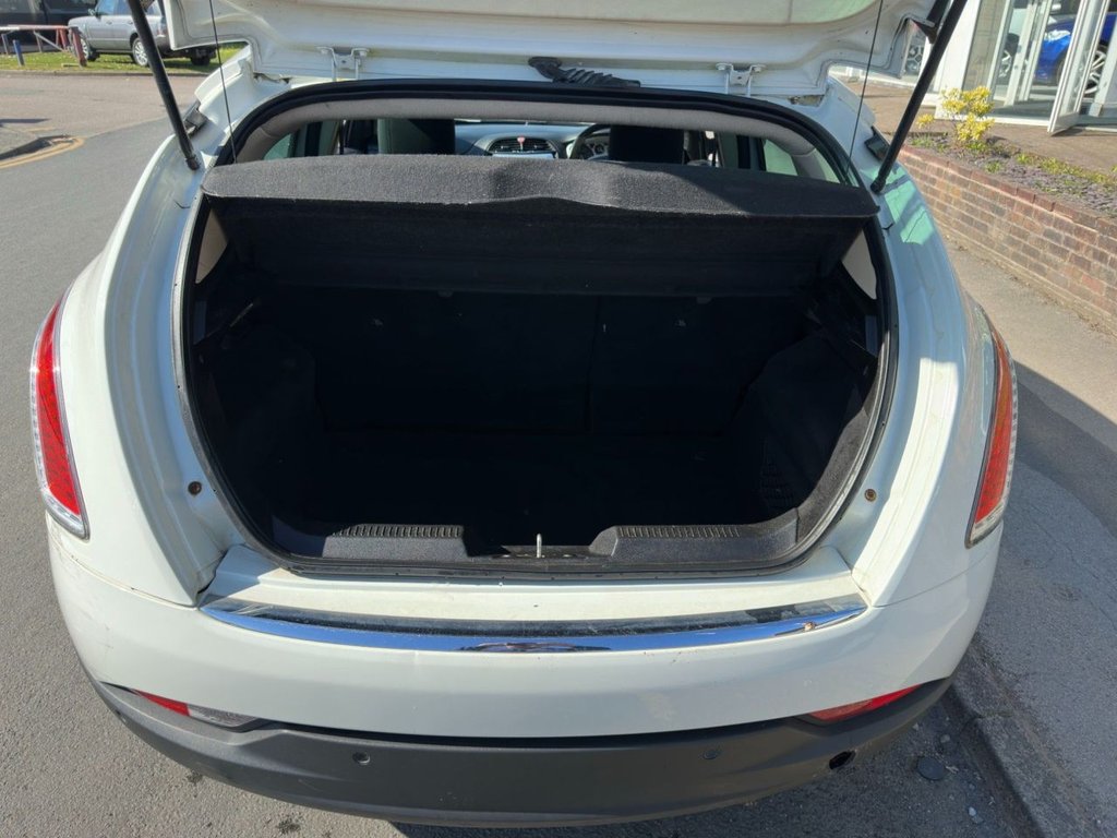 Used Chrysler Delta 2012 for sale - 77642155: Photo 9