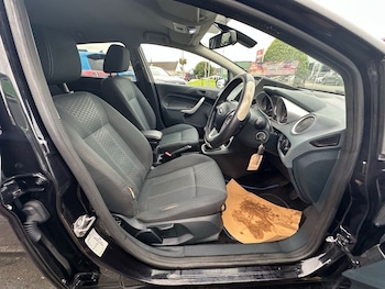 Used Ford Fiesta 2010 for sale - 76202750: Photo