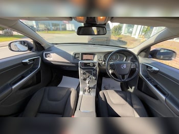 Used Volvo V60 2017 for sale - 79643390: Photo