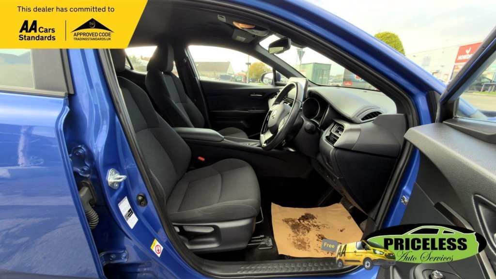 Used Toyota C-HR 2018 for sale - 76569952: Photo 11