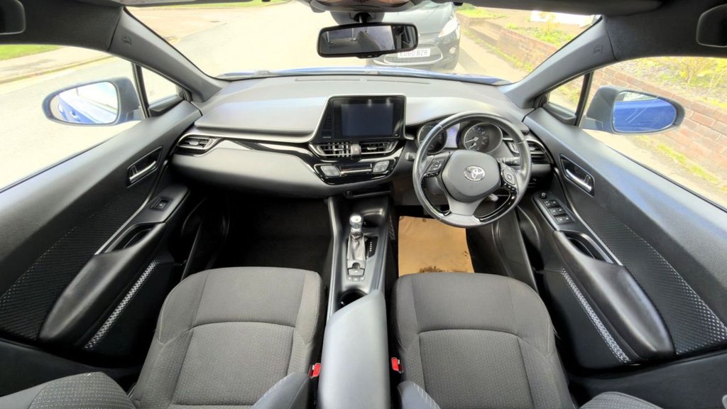 Used Toyota C-HR 2018 for sale - 76569952: Photo 2