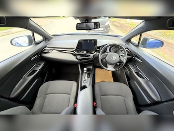 Used Toyota C-HR 2018 for sale - 76569952: Photo