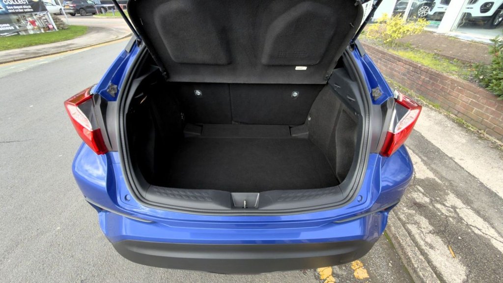 Used Toyota C-HR 2018 for sale - 76569952: Photo 8