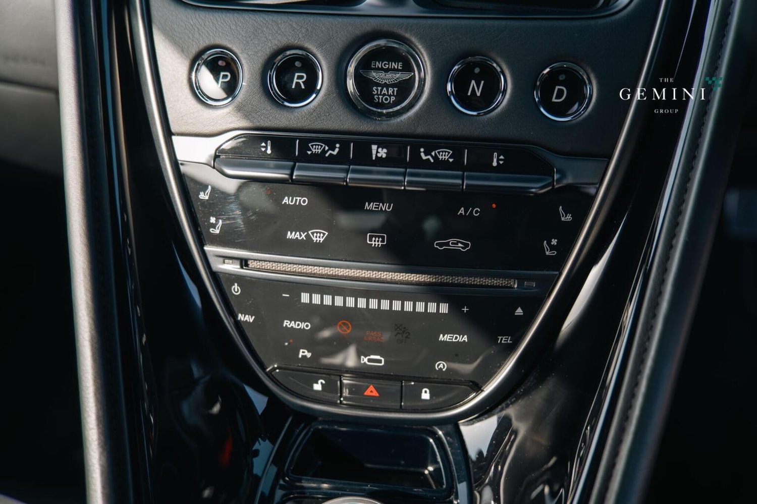 Used Aston Martin DBS 2020 for sale - 78098295: Photo 15