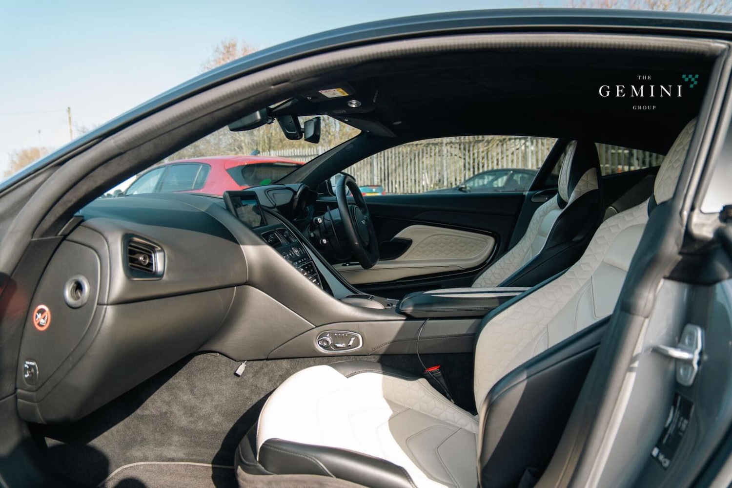 Used Aston Martin DBS 2020 for sale - 78098295: Photo 28