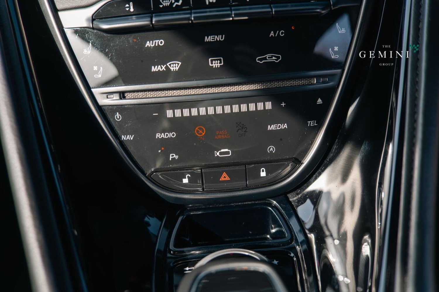 Used Aston Martin DBS 2020 for sale - 78098295: Photo 35