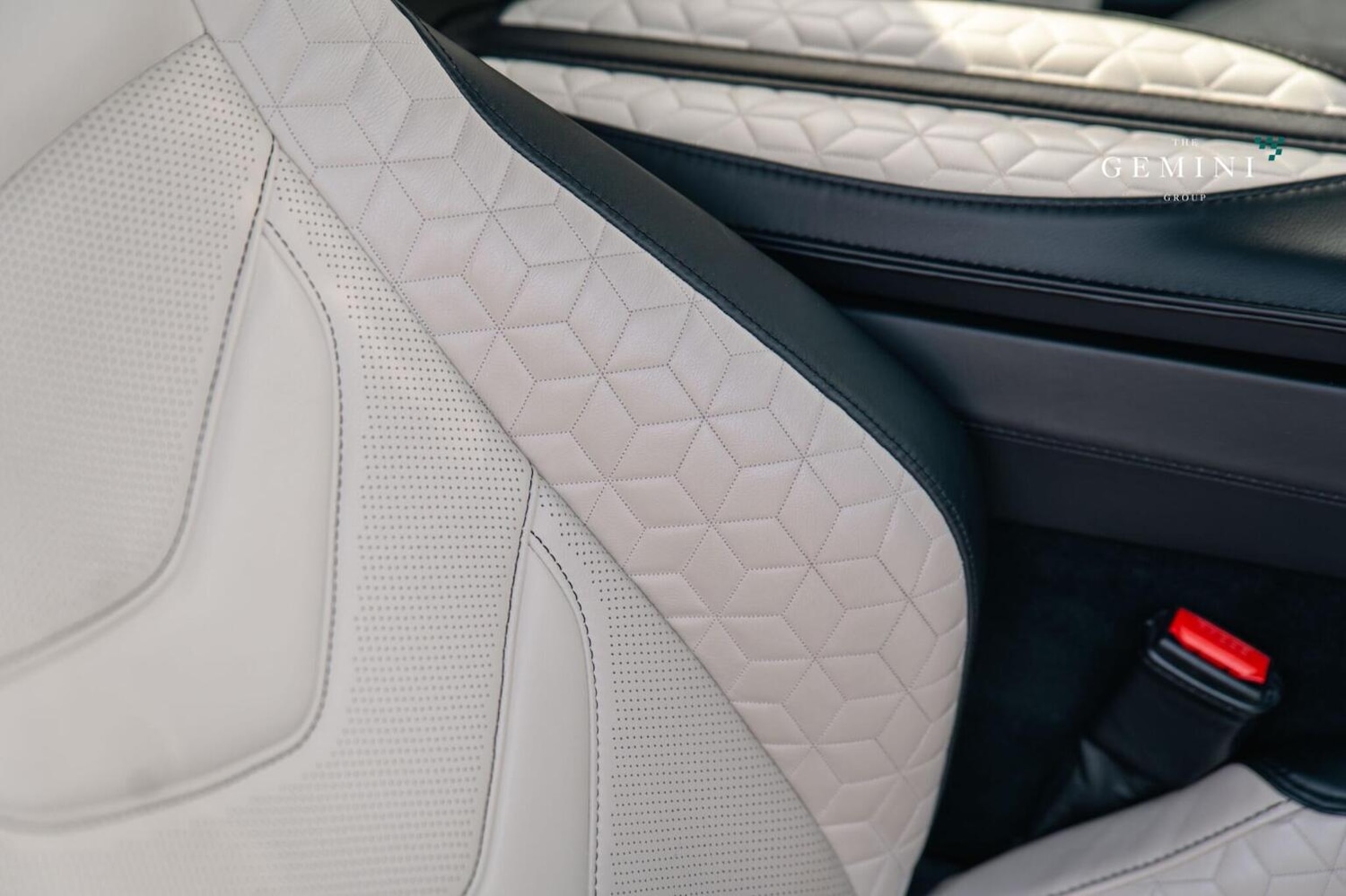 Used Aston Martin DBS 2020 for sale - 78098295: Photo 42