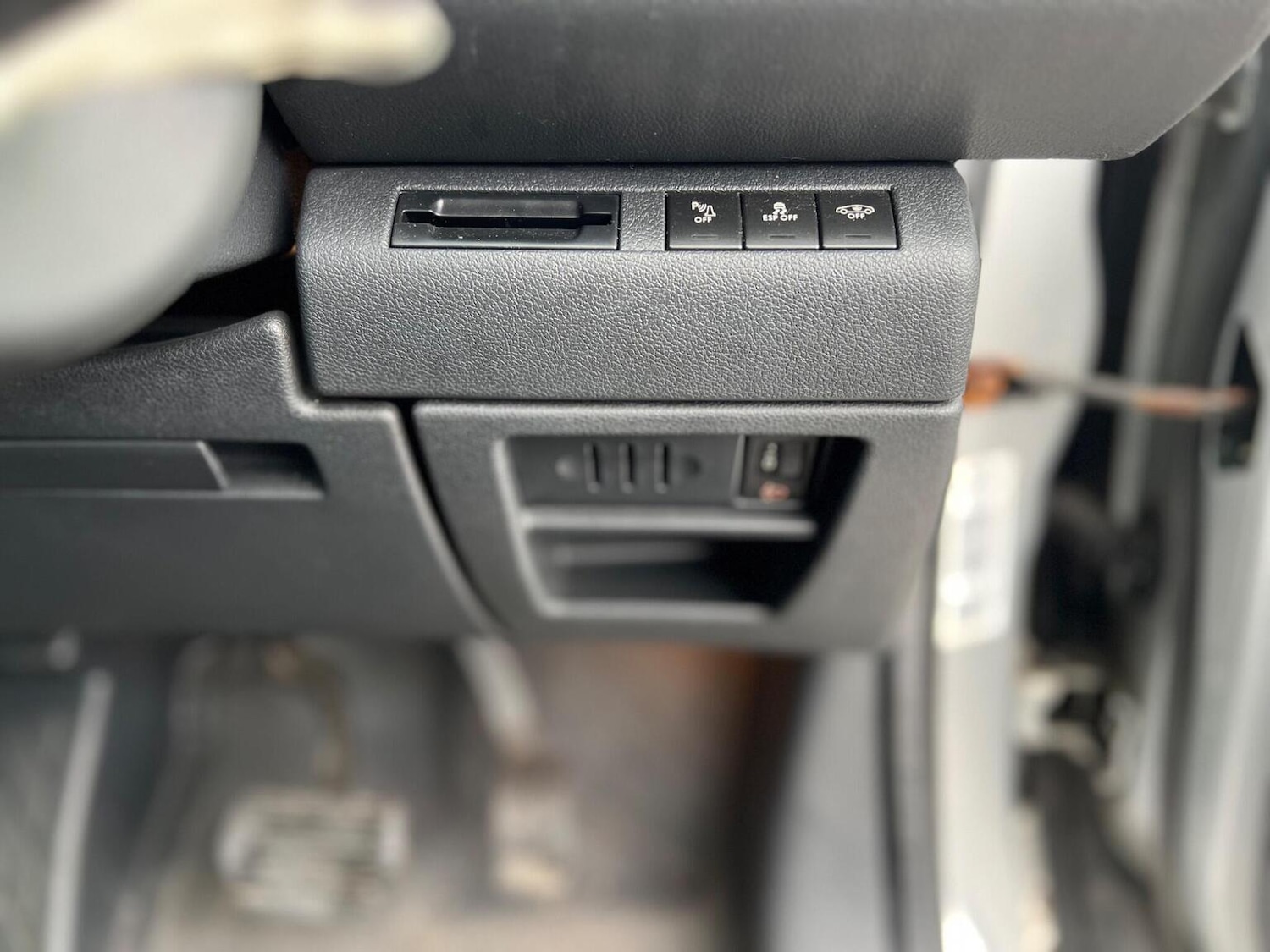 Used Peugeot 3008 2011 for sale - 77303690: Photo 16