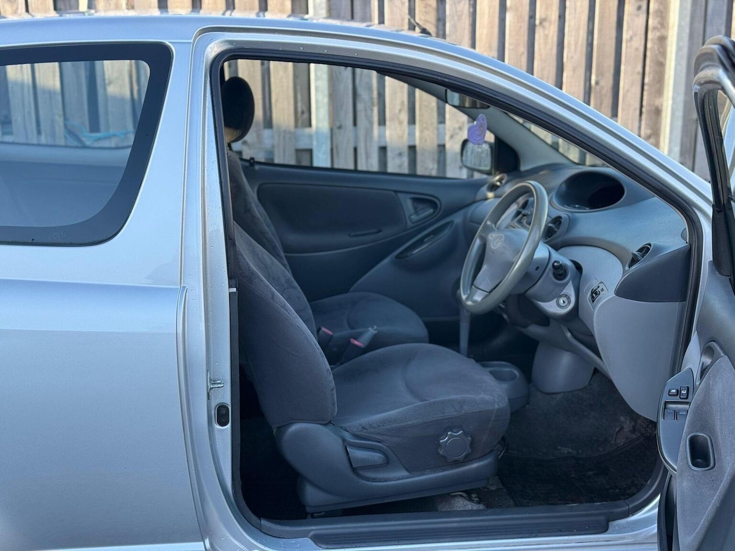 Used Toyota Yaris 2002 for sale - 77303622: Photo 12