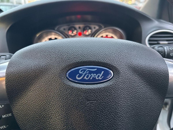 Used Ford Focus 2010 for sale - 75392018: Photo 21
