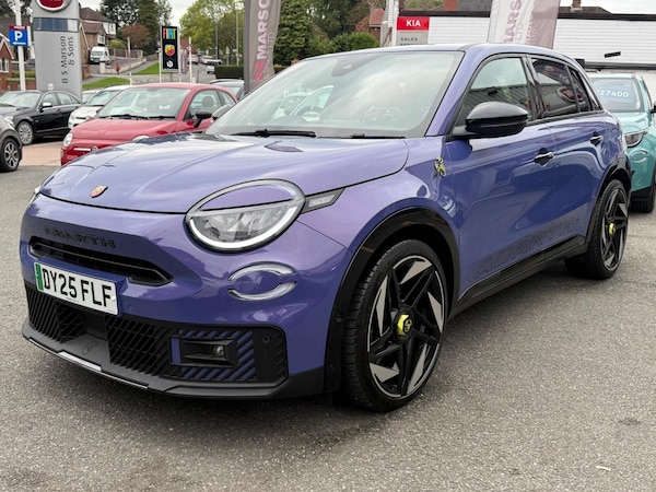 Used Abarth 600e 2025 for sale - 76196110: Photo 10