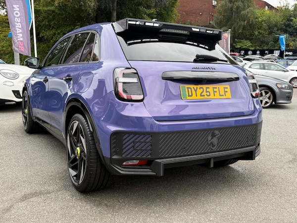 Used Abarth 600e 2025 for sale - 76196110: Photo 11