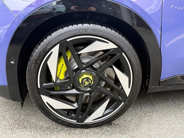 Used Abarth 600e 2025 for sale - 76196110: Photo 15