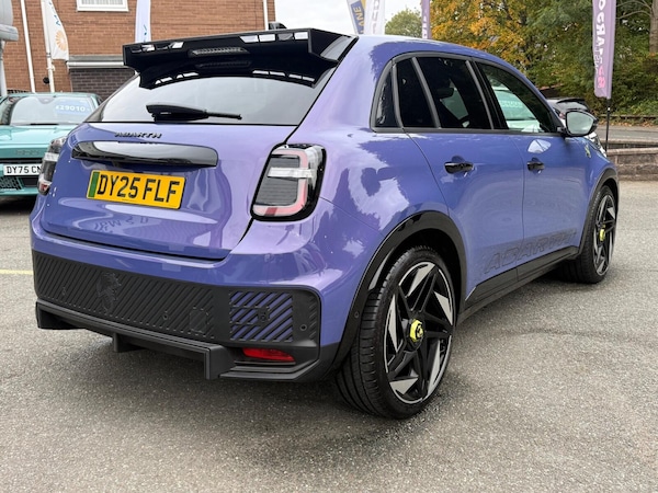 Used Abarth 600e 2025 for sale - 76196110: Photo 3