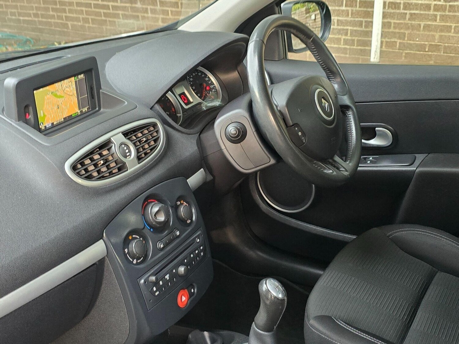 Used Renault Clio 2011 for sale - 75894713: Photo 10